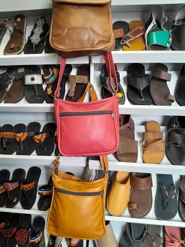 James Leather Shop - Customer Service