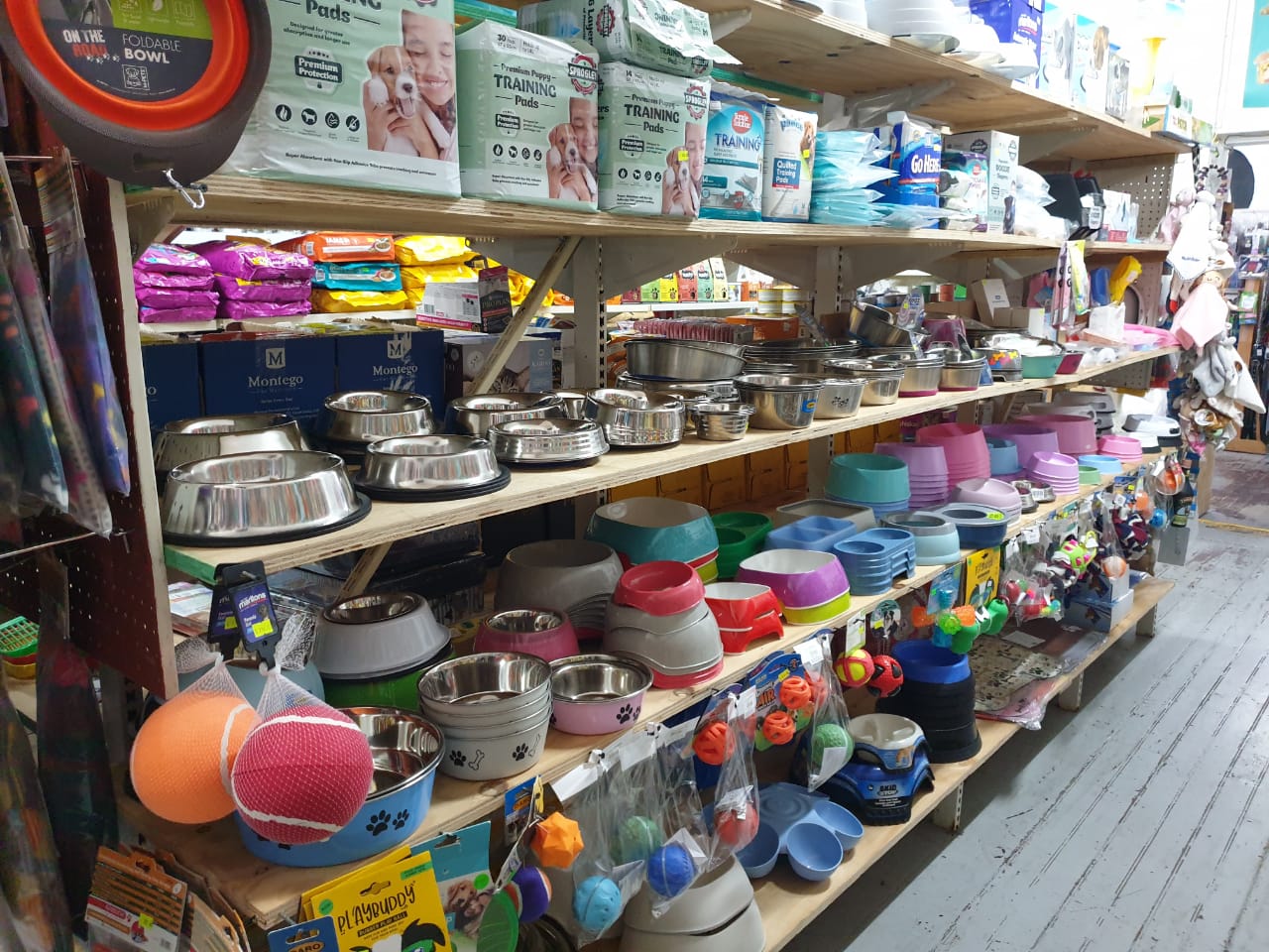 Pet product displays